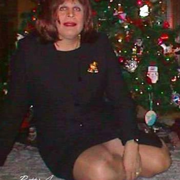 Meet your Posher, Patti - Picture 2 of 6